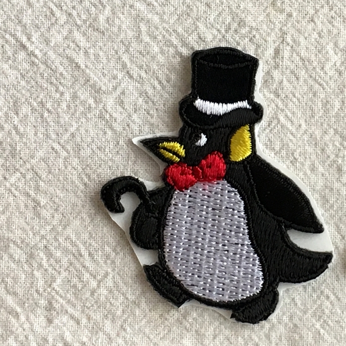 ペンギン刺繍行進[シルクハット]ワッペン親アップ