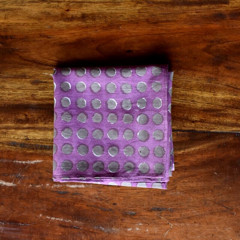 ポルカドットのプリントハンカチ