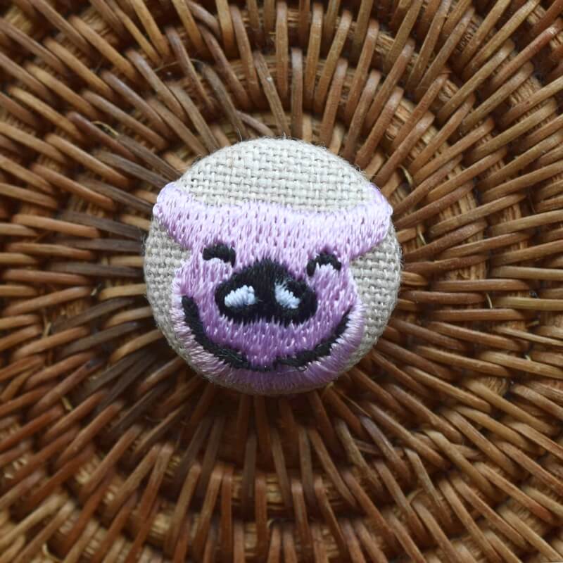 子ぶたくるみボタン刺繍ブローチ/22