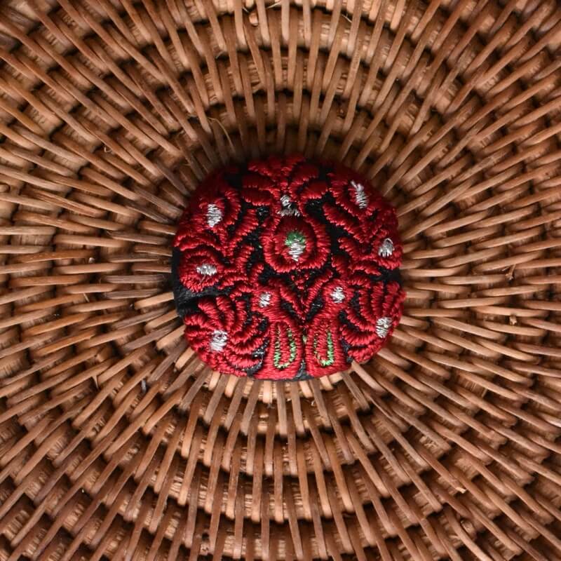 赤ハンガリー孔雀くるみボタンブルー刺繍ブローチ/29