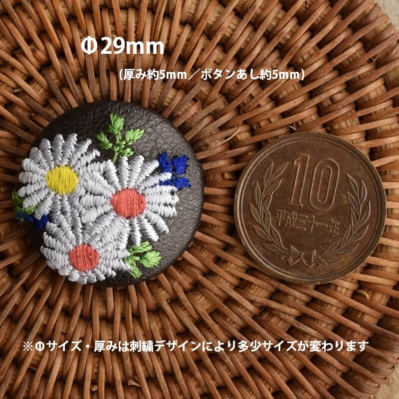 マーガレットくるみボタン刺繍ブローチ/29
