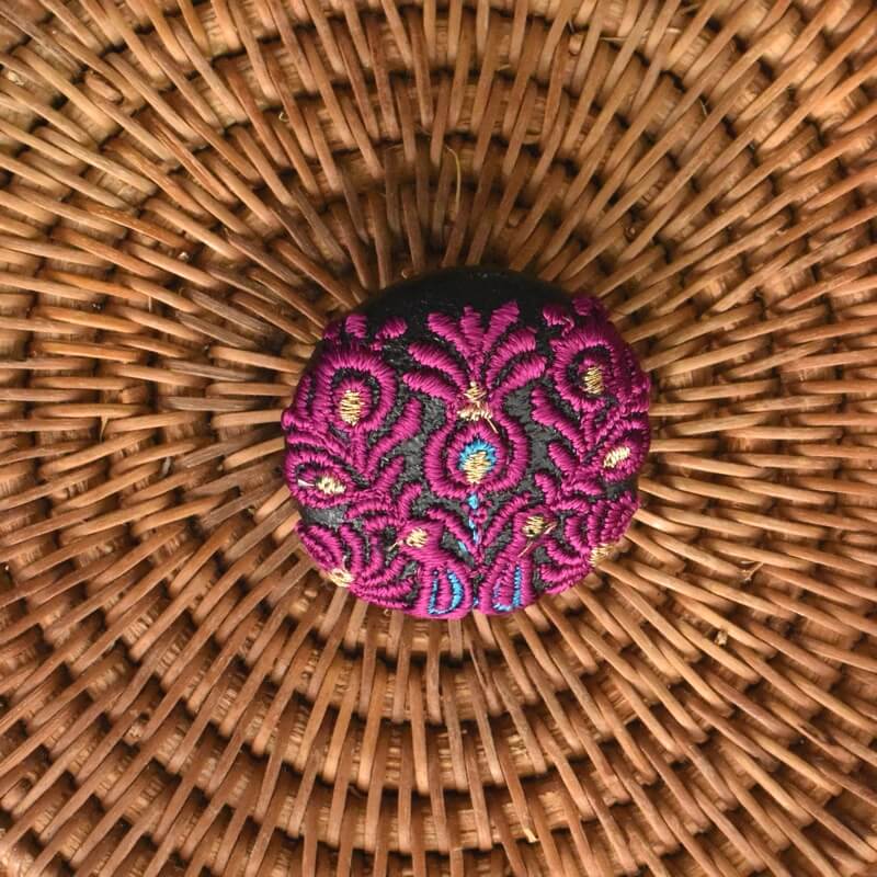 紫ハンガリー孔雀くるみボタンブルー刺繍ブローチ/29