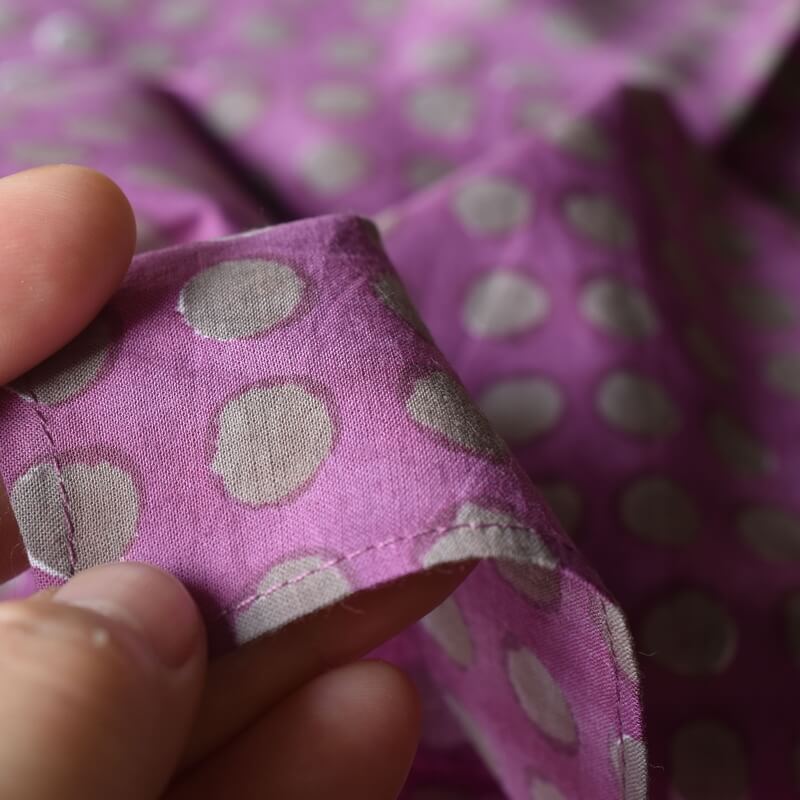 ポルカドットのプリントハンカチ