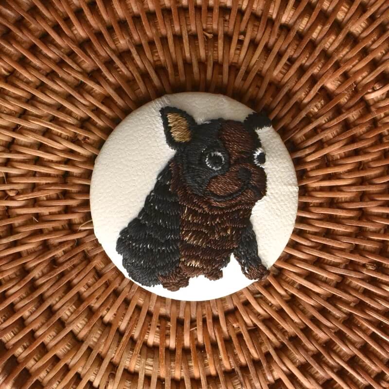 茶色いフレンチブルドックくるみボタン刺繍ブローチ/38