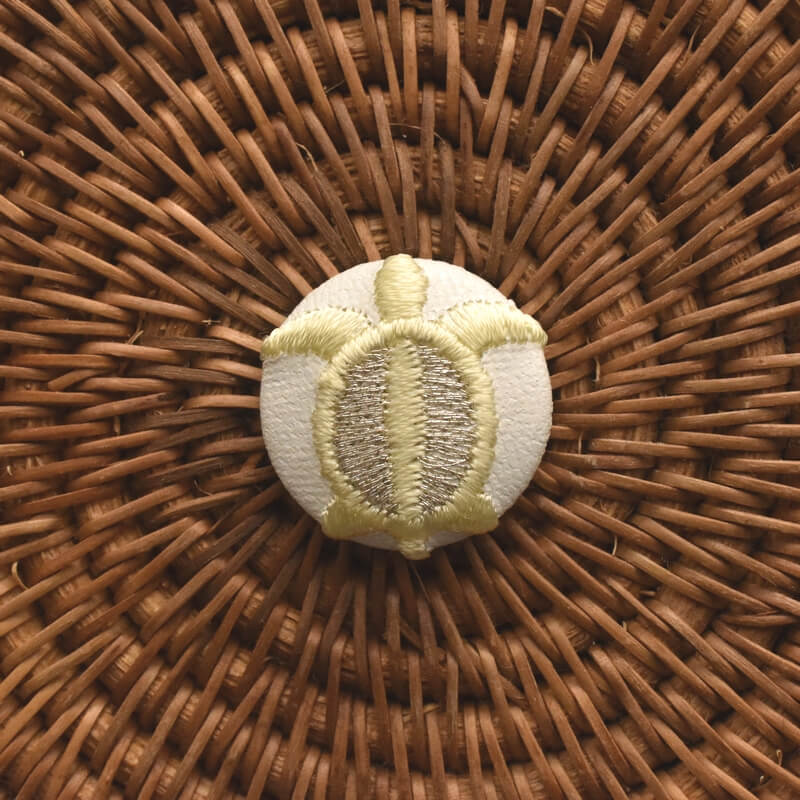 黄色のホヌ海亀くるみボタン刺繍ブローチ/22