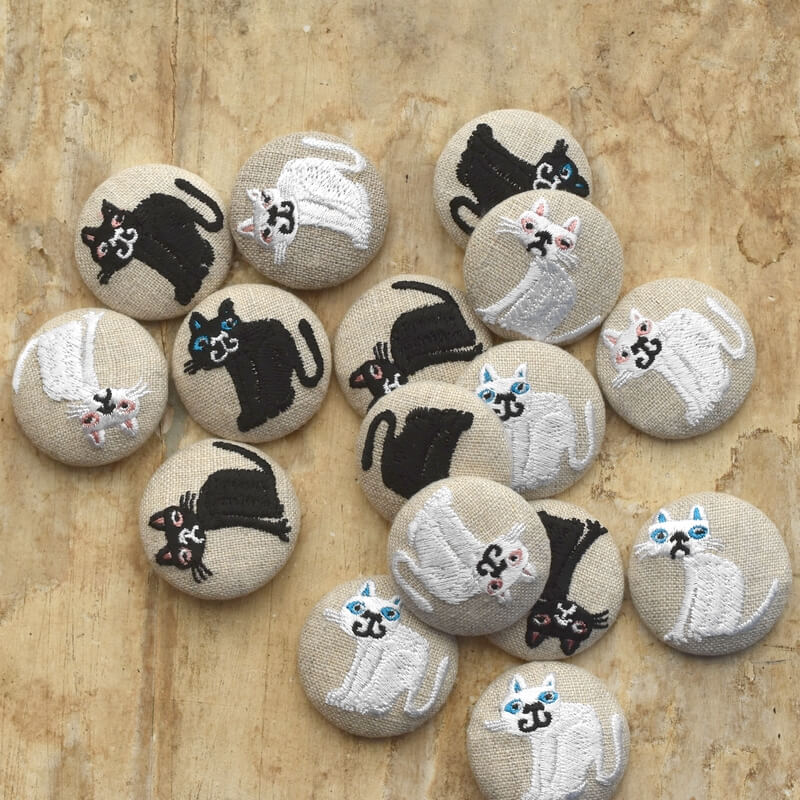 猫のくるみボタン