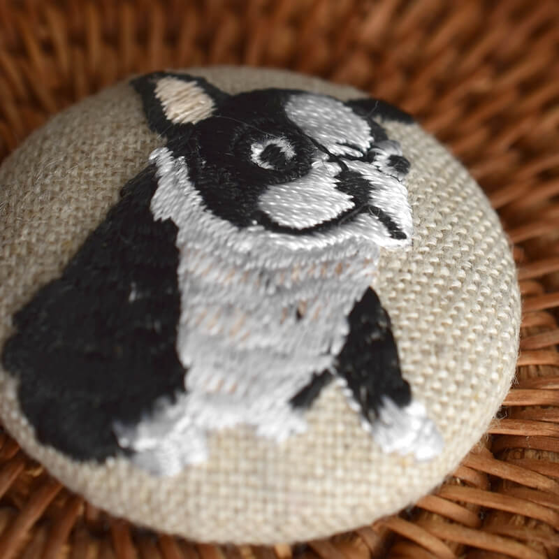 フレンチブルドックくるみボタン刺繍ブローチ/38