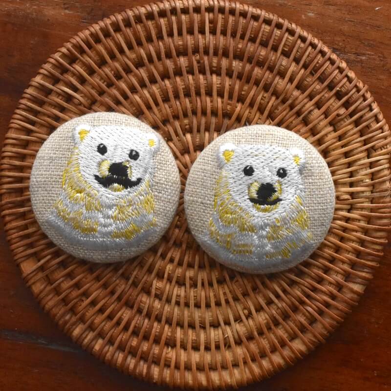 白熊イエローくるみボタン刺繍ブローチ/38