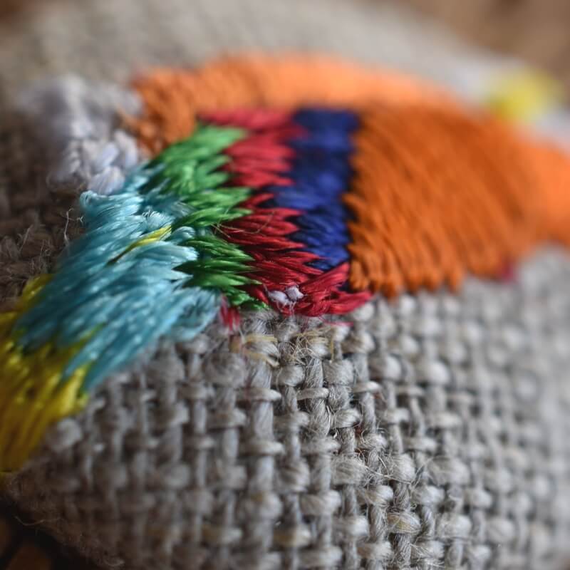 オレンジオウム･くるみボタン刺繍ブローチ/22