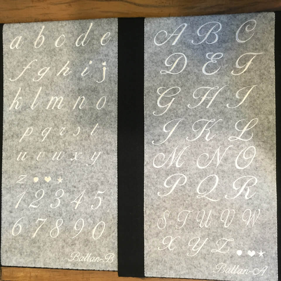【OP-2011/ballantine script】のアルファベットを刺繍した見本帳