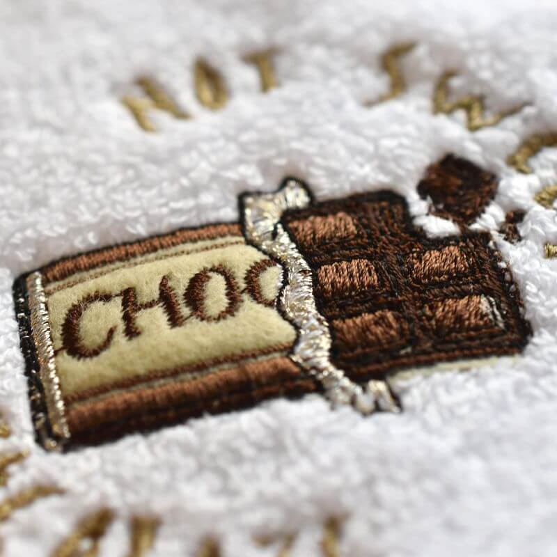 甘くないチョコレート［板チョコの刺繍タオル］チョコレート刺繍のアップ