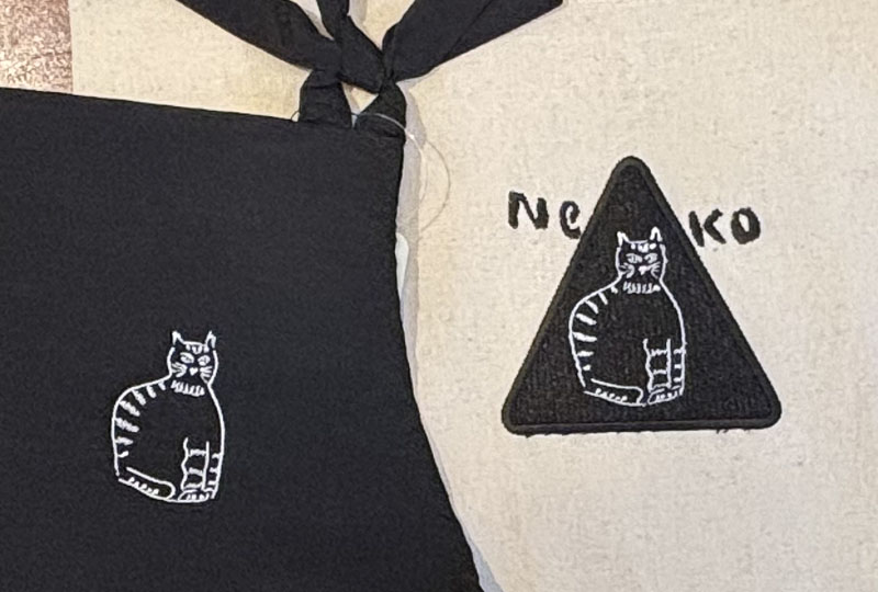 吉祥寺の居酒屋　呑楽neko(のらねこ)さまのオーダーメイドエプロンとワッペン、おまけのmimi刺繍バッグ