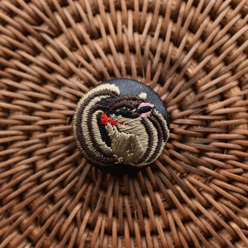 りすくるみボタン刺繍ブローチ/22