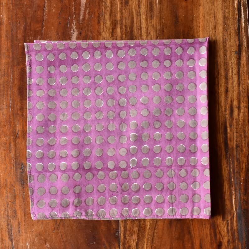 ポルカドットのプリントハンカチ