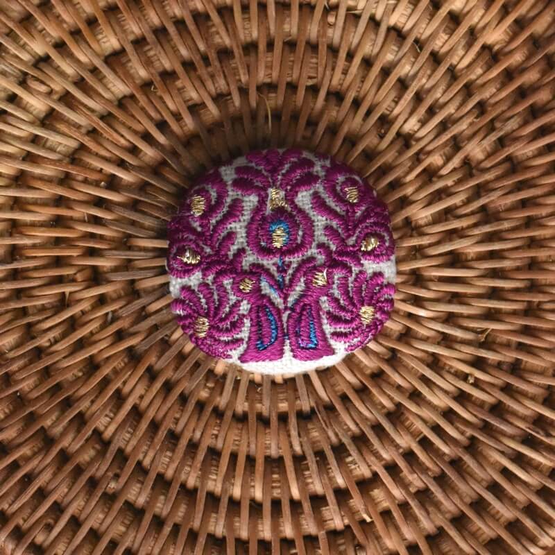 紫ハンガリー孔雀くるみボタンブルー刺繍ブローチ/29