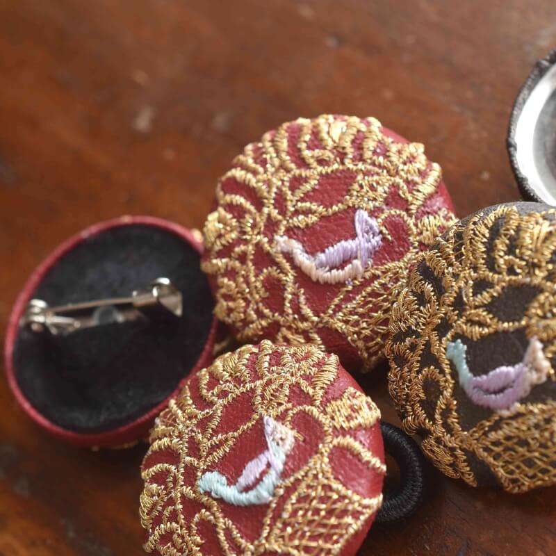 ハンガリー鳥カゴかずら刺繍くるみボタンアクセサリー:29mm｜mimi刺繍