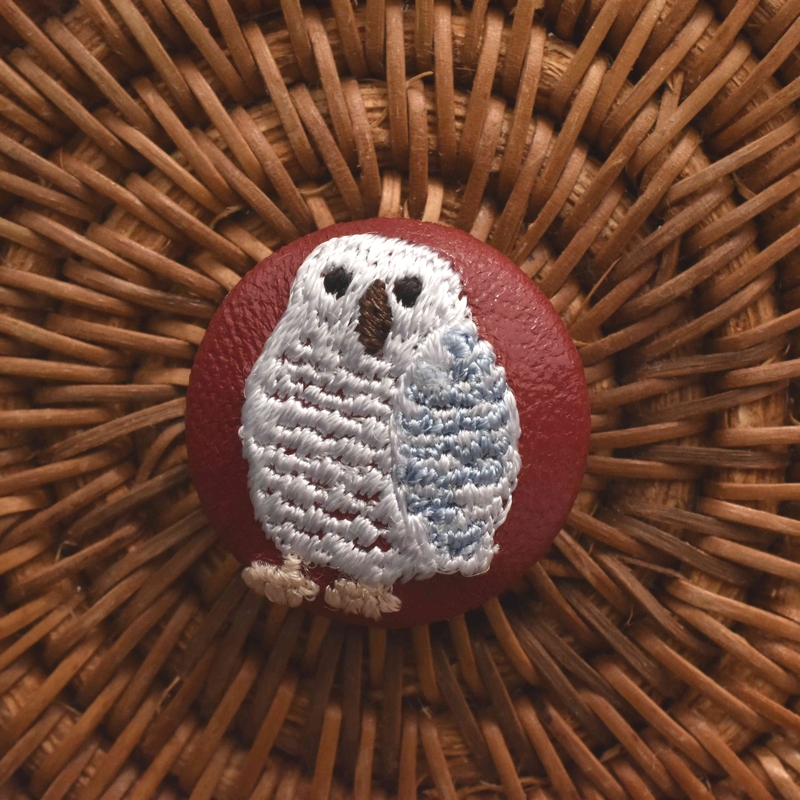 白フクロウくるみボタン刺繍ブローチ/22