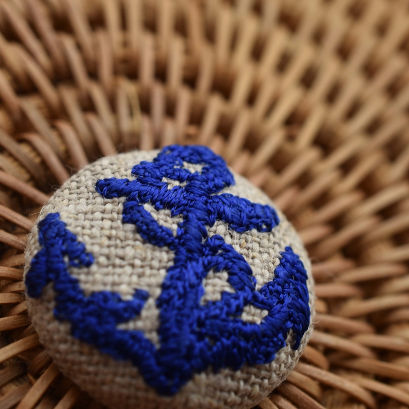 アンカー金青の碇･くるみボタン刺繍ブローチ/22