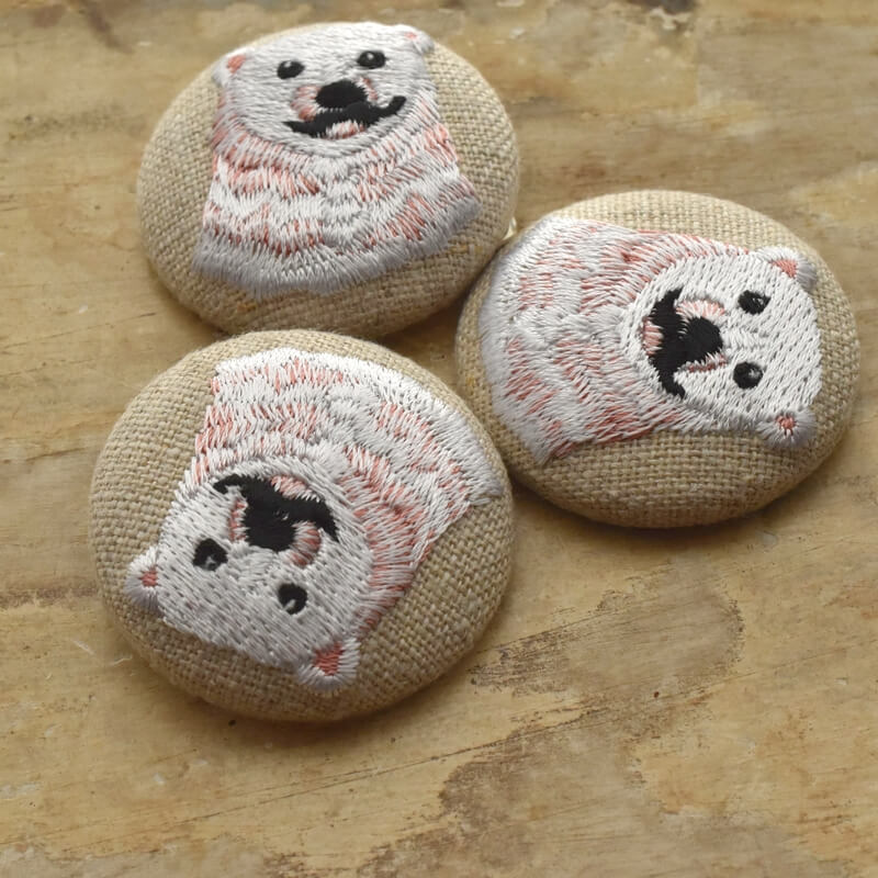 白熊ピンクくるみボタン刺繍ブローチ/38