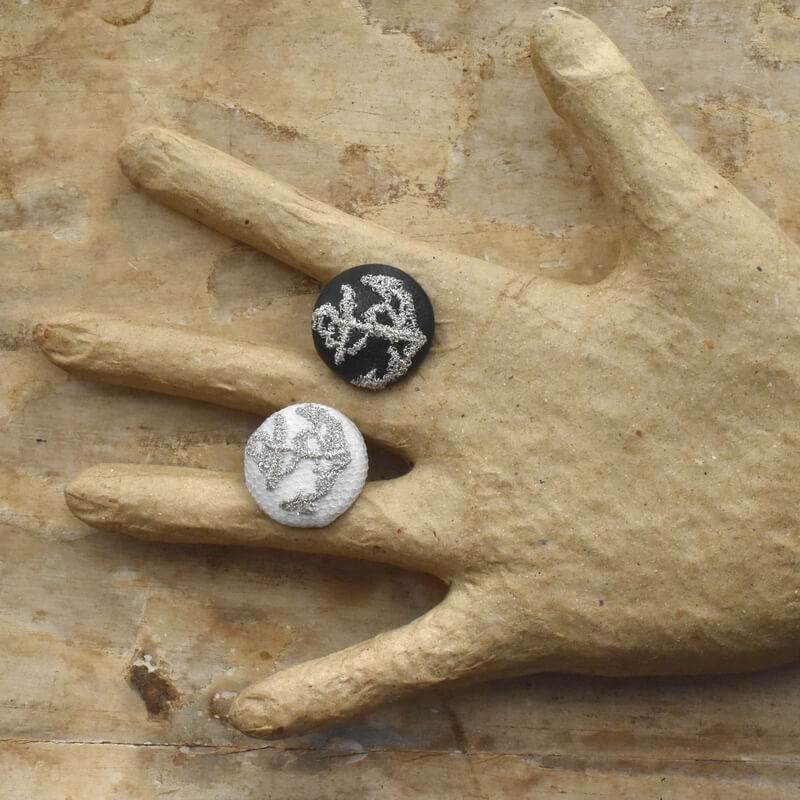 アンカー銀の碇･くるみボタン刺繍ブローチ/22