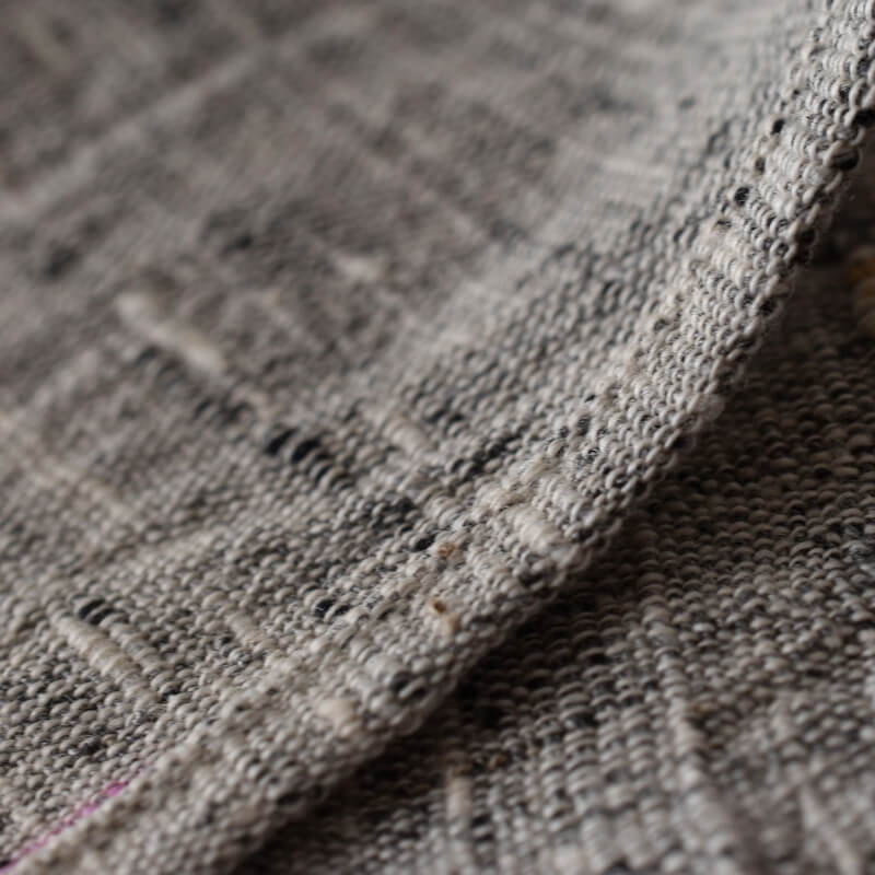 手紡ぎの手織りクロスカディハンカチ