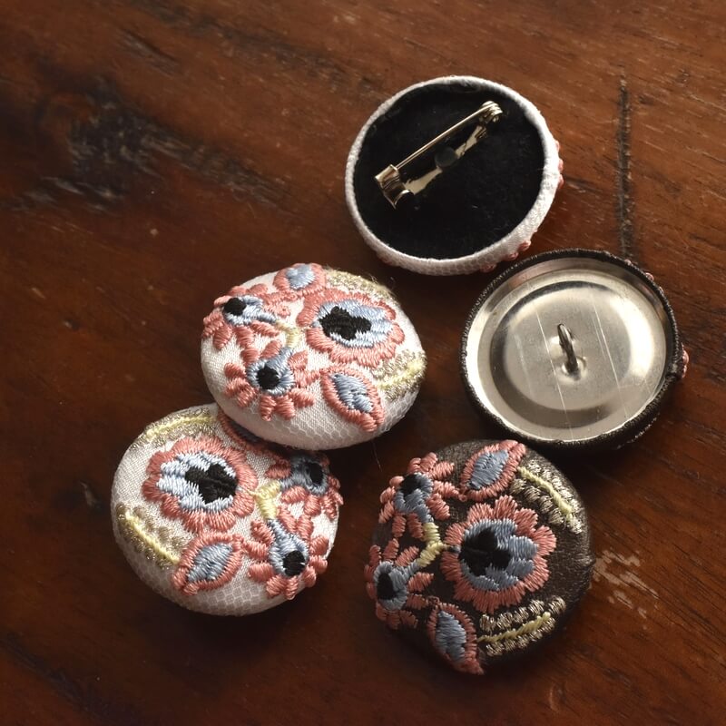 ハンガリー実と花くるみボタン刺繍ブローチ/29