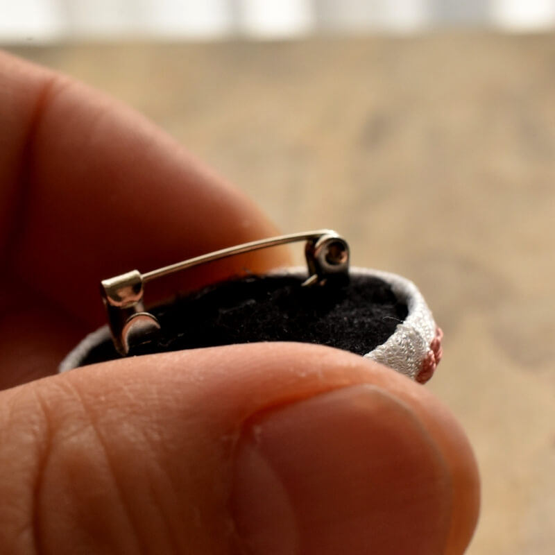 ボタン刺繍ブローチ/29