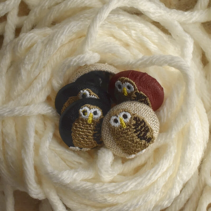 フクロウくるみボタン刺繍ブローチ/22