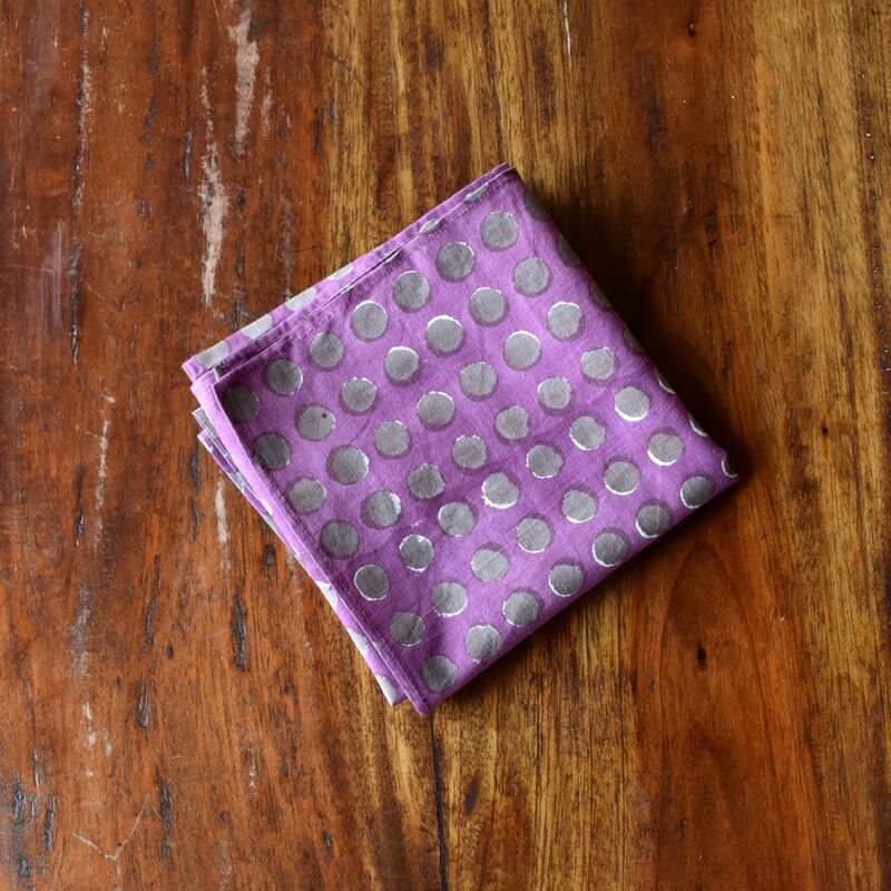 ポルカドットのプリントハンカチ