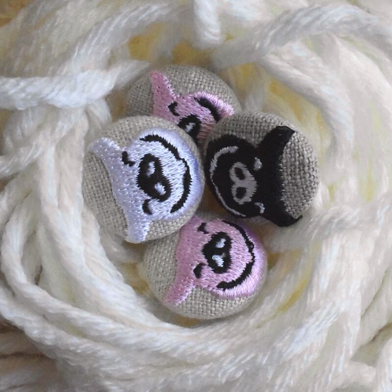 子ぶたくるみボタン刺繍ブローチ/22