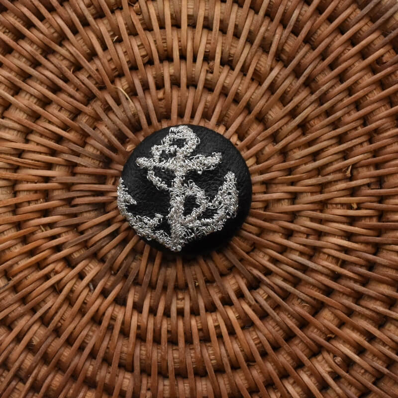アンカー銀の碇･くるみボタン刺繍ブローチ/22