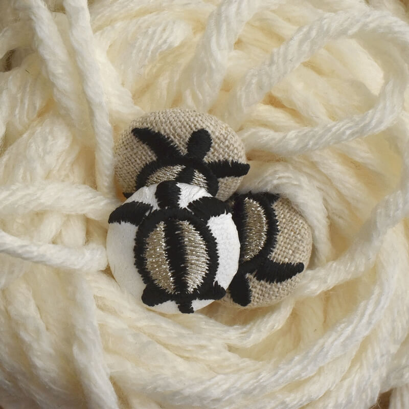 ホヌ海亀くるみボタン刺繍ブローチ/22