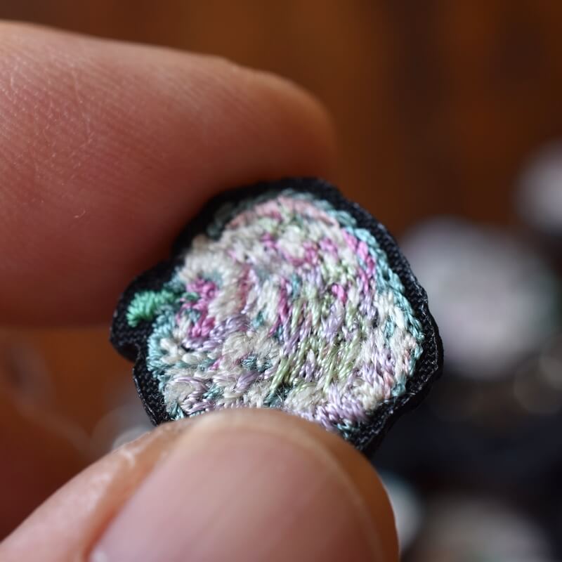 モネな林檎刺繍ブローチハンド