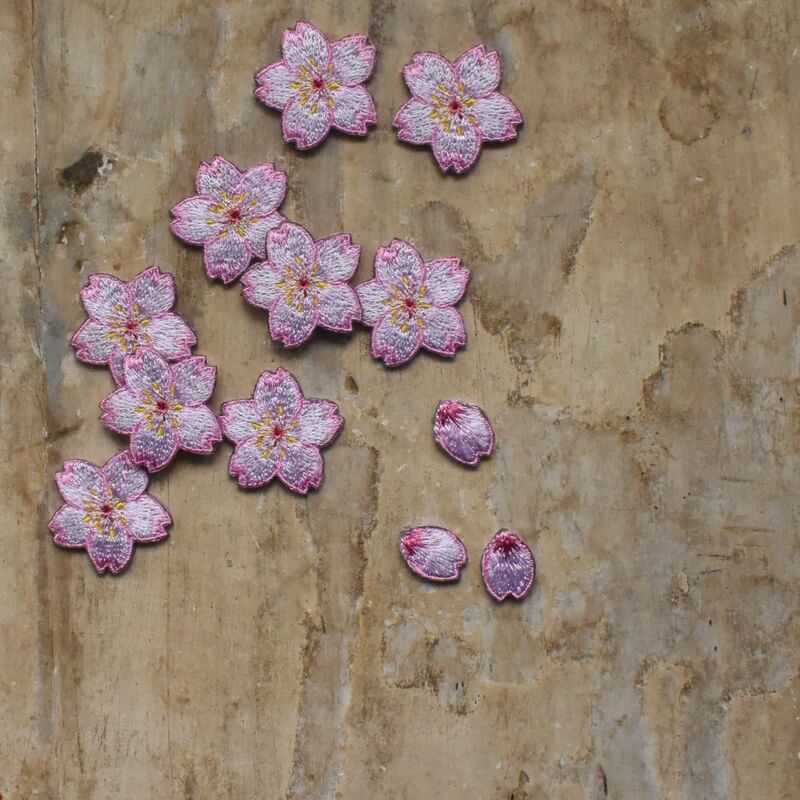 桜の刺繍ワッペン