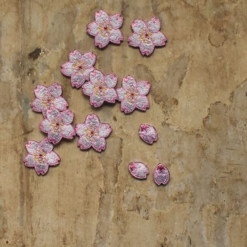 桜の刺繍ワッペン