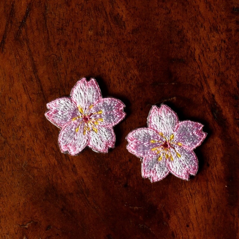 桜のはなびら刺繍ワッペン2枚