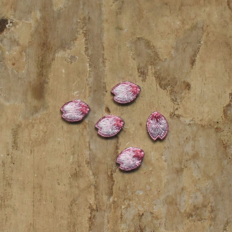 桜のはなびら刺繍ワッペン