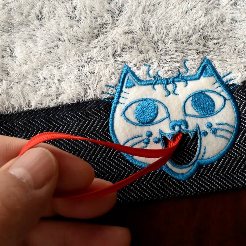 青い顔のミミケルレロレロ紐付き今治タオル