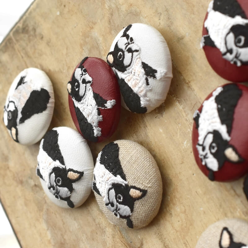 フレンチブルドックくるみボタン刺繍ブローチ/38