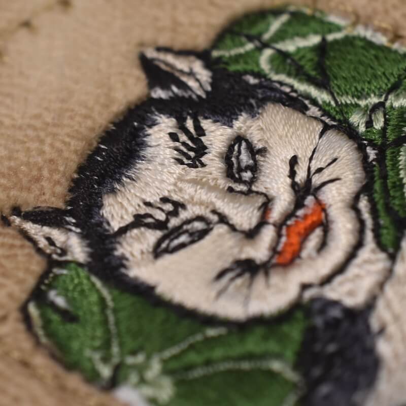 てやんでい猫の刺繍ブローチ