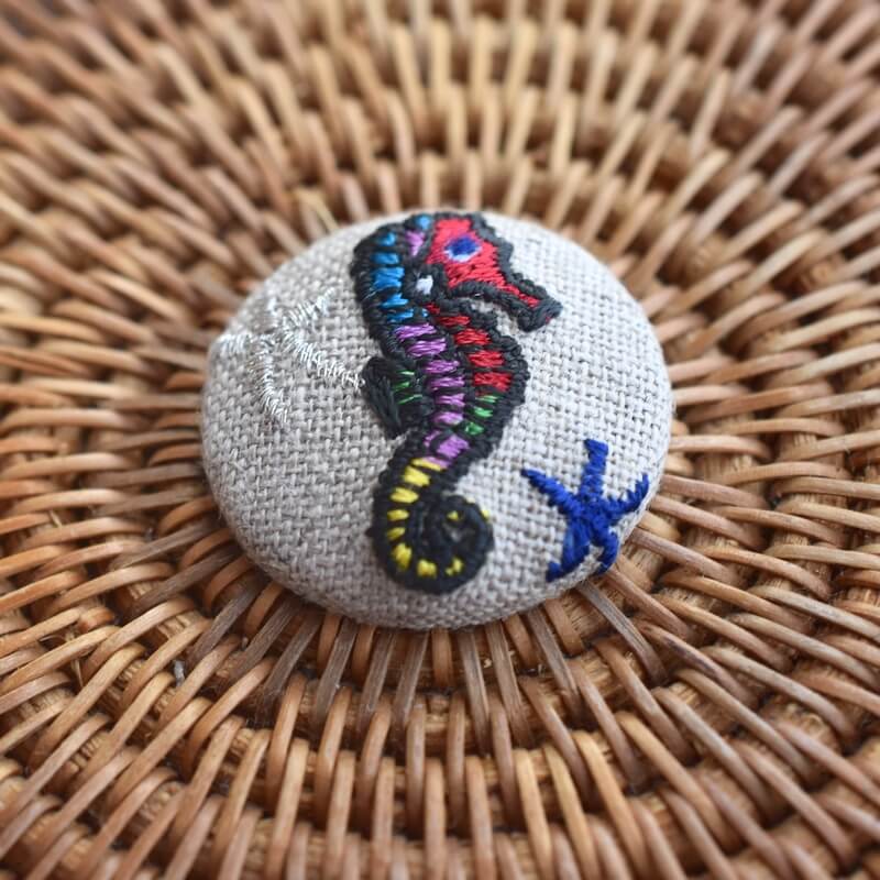 タツノオトシゴヒトデくるみボタン刺繍ブローチ/29