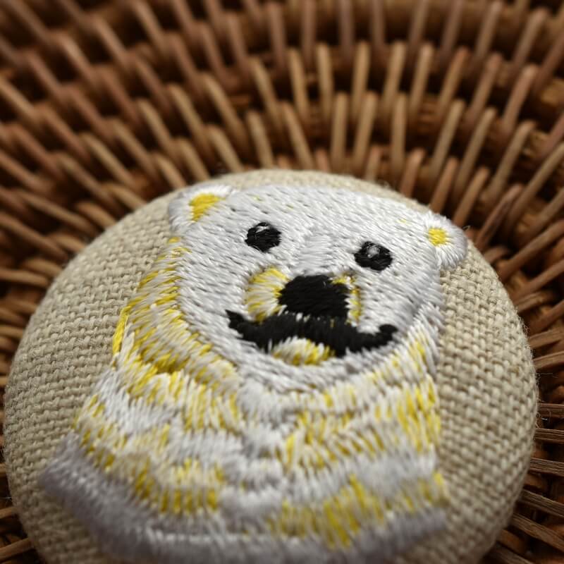 白熊イエローくるみボタン刺繍ブローチ/38