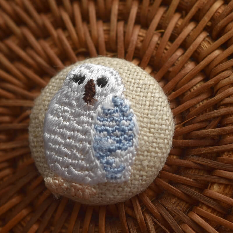 白フクロウくるみボタン刺繍ブローチ/22