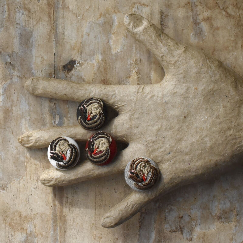 りすくるみボタン刺繍ブローチ/22