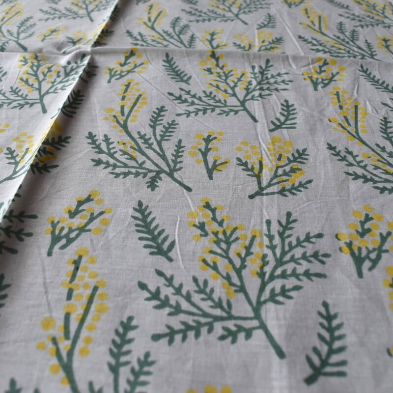 ミモザの園プリントハンカチ