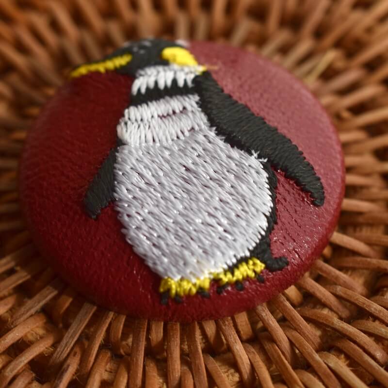 ペンギンくるみボタン刺繍ブローチ/29