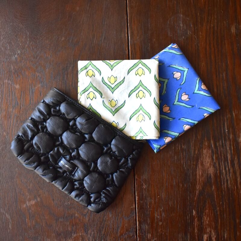 チューリップのお花畑プリントハンカチポーチ