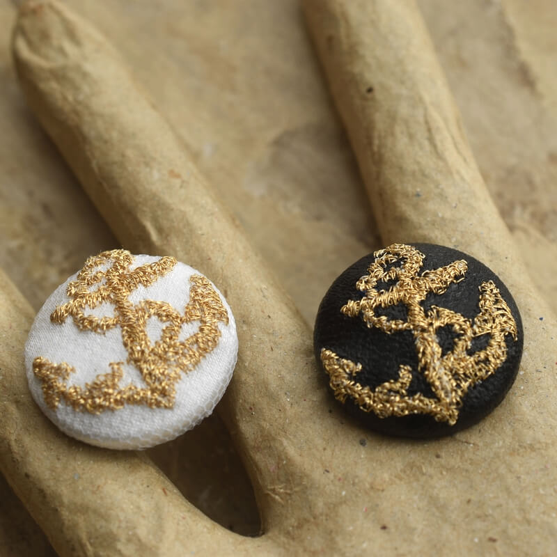 アンカー金の碇･くるみボタン刺繍ブローチ/22