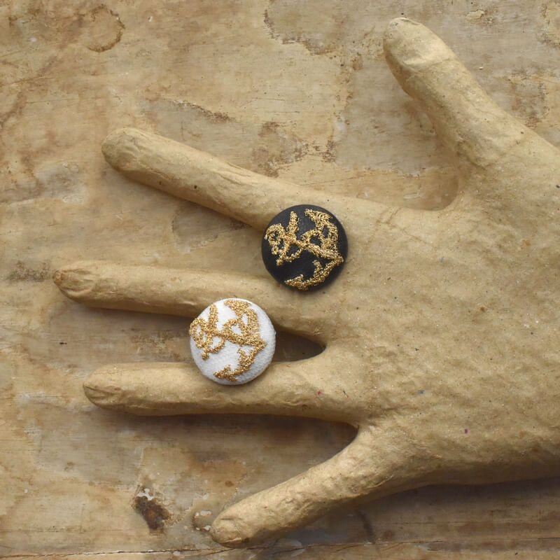 アンカー金の碇･くるみボタン刺繍ブローチ/22