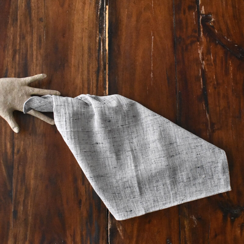 手紡ぎの手織りクロスカディハンカチ
